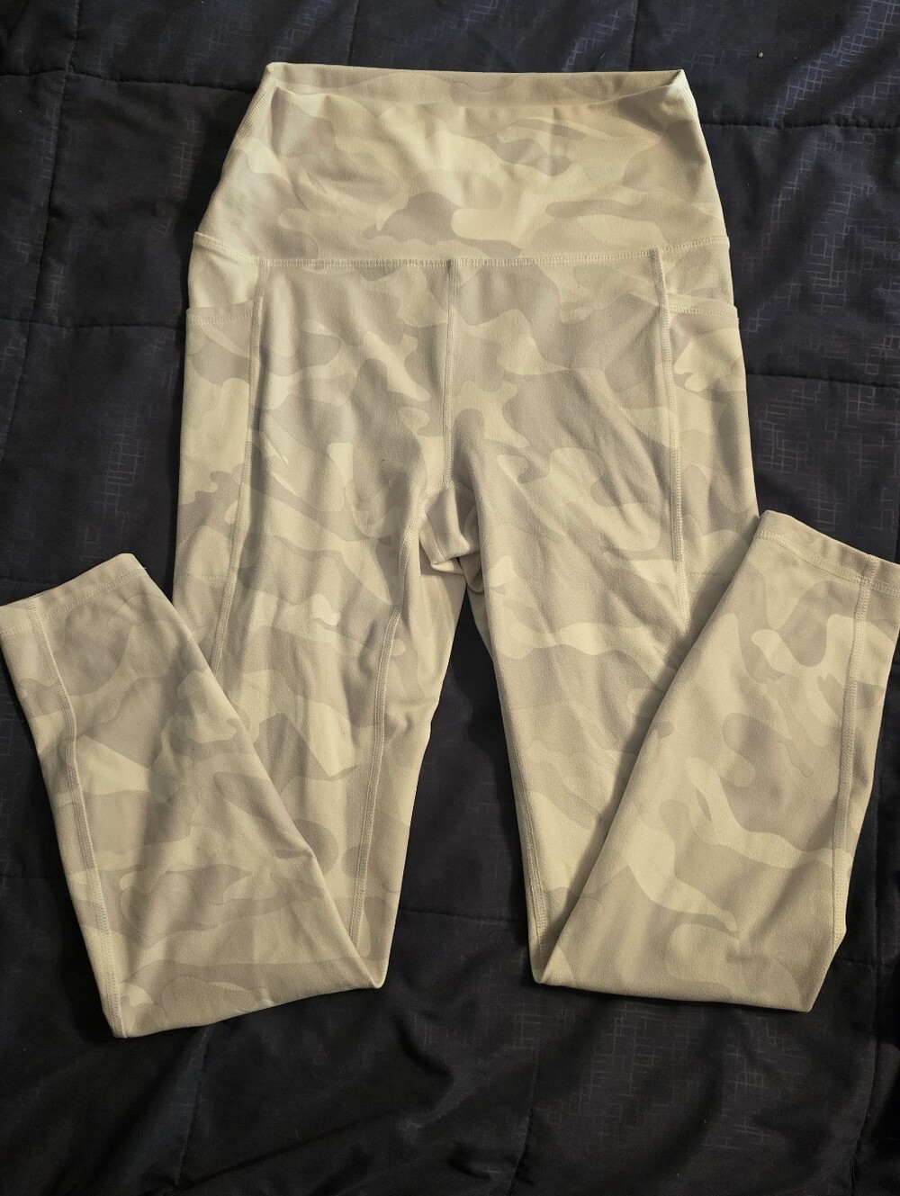 High-Waist white and grey Camo Active Leggings